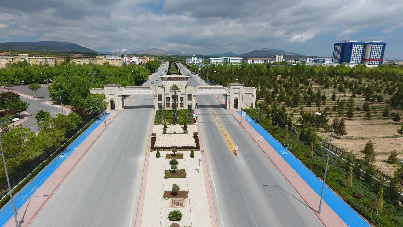 Selçuk Üniversitesi, sosyal sorumluluk projeleriyle Türkiye üçüncüsü oldu